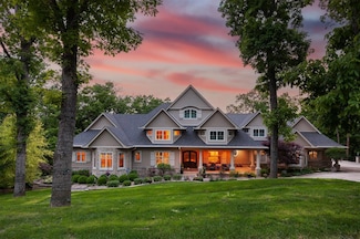 12993 Oak Brook Dr, Urbandale, IA 50323