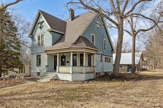 213 1st Ave SW, Mount Vernon, IA 52314