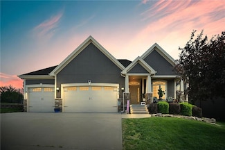 701 Crestridge Dr, Kearney, MO 64060