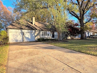 8341 Tomahawk Rd, Overland Park, KS 66207