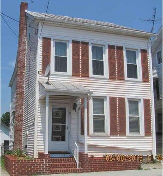 61 Main St, Strausstown, PA 19559