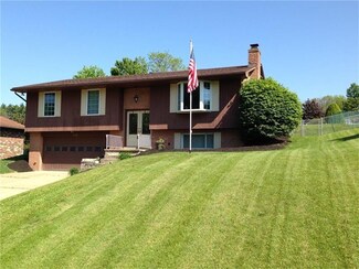736 Woodlawn Dr, Houston, PA 15342