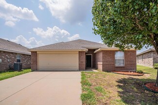 1240 Rosedale Springs Ln, Fort Worth, TX 76134