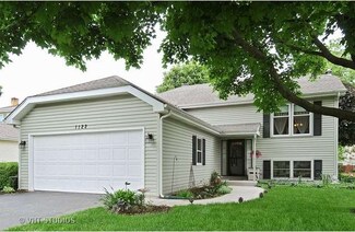 1122 Needham Rd, Naperville, IL 60563