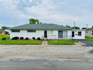 502 NW 2nd St, Casey, IL 62420