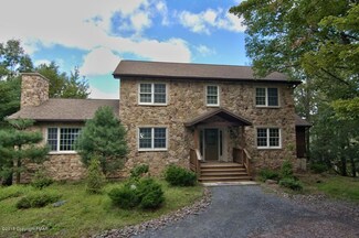 234 Old Hemlock Ln, Buck Hill Falls, PA 18323