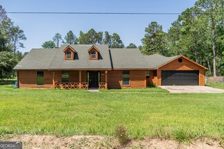 153 Golden Ln, Douglas, GA 31535