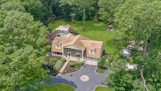15 Stillwood Rd, Brookhaven, NY 11719