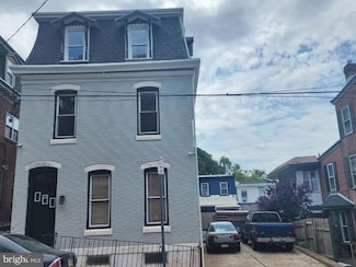 217 Green Ln Unit 3, Philadelphia, PA 19127