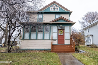 1524 University Ave, Grand Forks, ND 58203