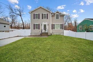 63 Agnes St, Springfield, MA 01118