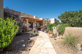 11 Chapala Rd, Santa Fe, NM 87508