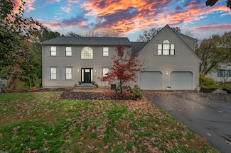 12 Roxbury Ln, Wallingford, CT 06492