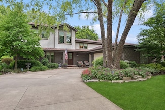 3206 Maple Leaf Dr, Glenview, IL 60026