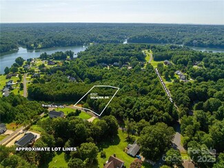 5737 Selkirk Dr, Hickory, NC 28601