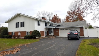 2 Stewart St, Rouses Point, NY 12979