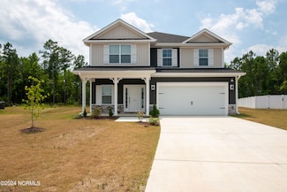 933 Eakins Ln, Richlands, NC 28574