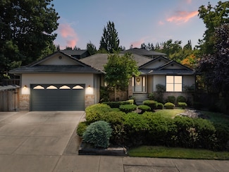 4166 Hemlock Dr, Medford, OR 97504