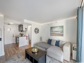 2427 Kuhio Ave Unit 804, Honolulu, HI 96815