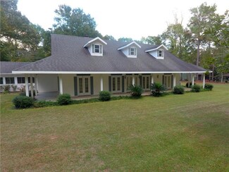 1103 Paradise Ln, Oakdale, LA 71463