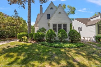 524 Oakland Ave, Birmingham, MI 48009