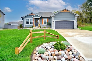 1203 SW Burns Ct, Oak Grove, MO 64075