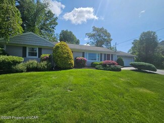 18 Highland Ct, Dallas, PA 18612