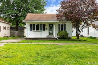 912 N Illinois Ave, Litchfield, IL 62056