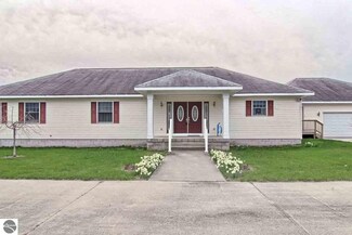 12683 Homestead Rd, Beulah, MI 49617