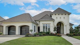 204 Rue de La Rochelle, Broussard, LA 70518