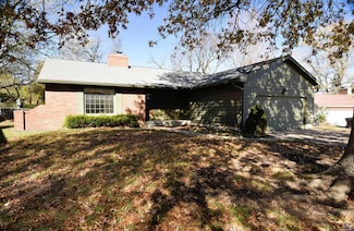 329 SW Woodbury Ct N, Topeka, KS 66606