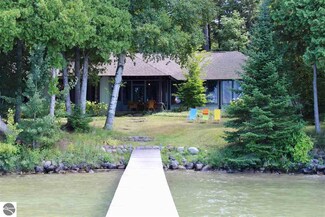 2893 N Lake Leelanau Dr, Lake Leelanau, MI 49653