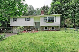 111 W Shore Dr, Valatie, NY 12184