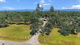 9807 Logan Rd, Redding, CA 96003