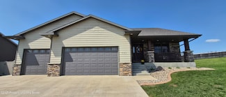 985 Pheasant Run Ave, Dickinson, ND 58601