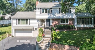 34 Apache Trail, Arlington, MA 02474
