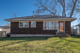 906 Harold Dr SE, Cedar Rapids, IA 52403
