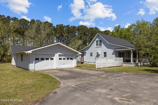 758 Harkers Island Rd, Beaufort, NC 28516