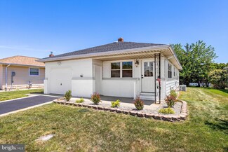 75 Pirogue St, Toms River, NJ 08757