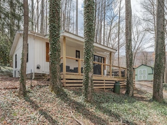 147 Azalea Dr, Maggie Valley, NC 28751