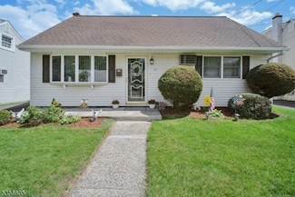 37 Greene Ave, Totowa, NJ 07512