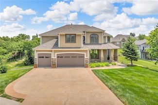 2204 SE Pine Gate Cir, Blue Springs, MO 64014