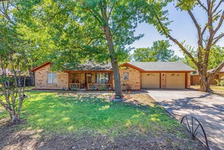 417 E White St, Pilot Point, TX 76258