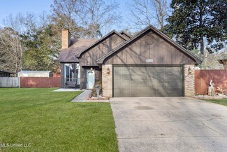 3205 N 2nd St, Ocean Springs, MS 39564