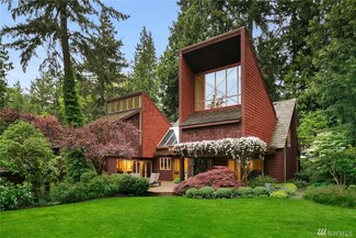 10607 SE 29th St, Beaux Arts, WA 98004