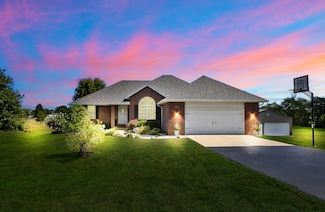 810 Moon Valley Rd, Ozark, MO 65721