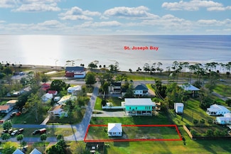 215 10th St, Port Saint Joe, FL 32456