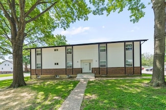 2201 Twin Oaks Dr, Harrisonville, MO 64701