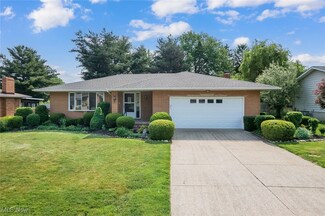5795 Mural Dr, Seven Hills, OH 44131