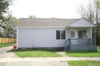 2026 E Parkwood Ave, Burton, MI 48529